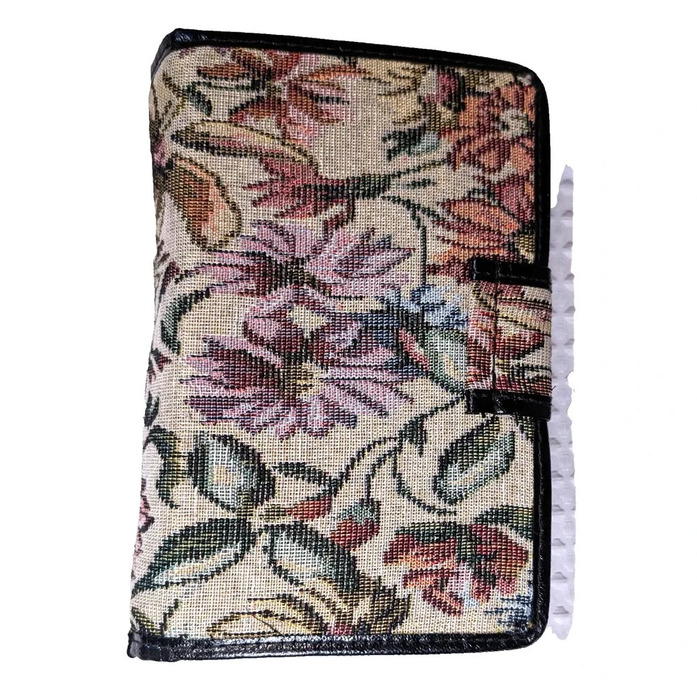 Canvas Floral Neegle Point Travel Pill Keeper 8 Days VTG 4Xper day Discreet